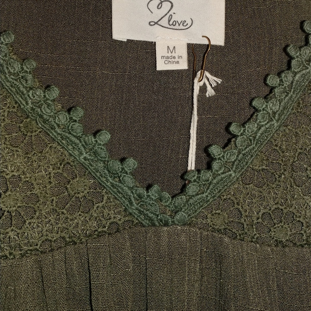 NWT Olive V-neck 3/4 TOP - Picture 4 of 7